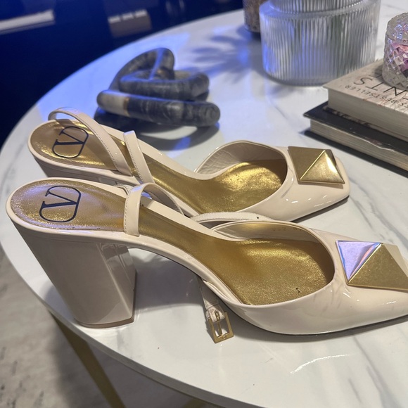 Women's Cream and Gold Pumps - Picture 5 of 5